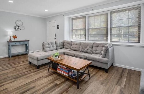 St. Louis House | Blair's South City House: Family-Friendly with Hot Tub