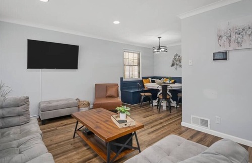 St. Louis House | Blair's South City House: Family-Friendly with Hot Tub