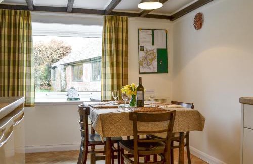 Alexandria House | Blairhosh Cottage: Family-Friendly Retreat with High Ratings