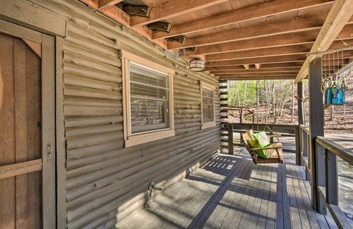 Blairsville House | Blairsville Cabin with Fire Pit – Ideal for Families & Pets