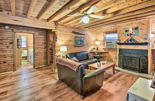 Blairsville House | Blairsville Cabin with Fire Pit – Ideal for Families & Pets