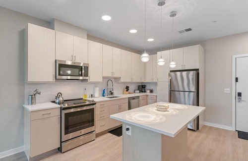 Alexandria West Apartment | Blake Apartment 403: Oceanfront & Pet Friendly Stay