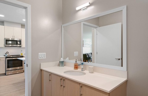 Alexandria West Apartment | Blake Apartment 403: Oceanfront & Pet Friendly Stay