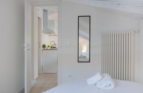 Barriera Vecchia-San Giacomo Apartment | Central Attic Retreat in Trieste with Parking & Family-Friendly