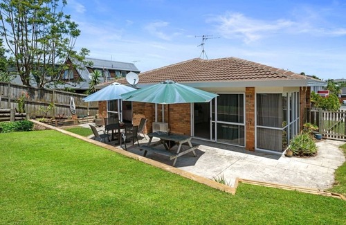 Mount Maunganui House | Blake Park Beach House: Oceanfront Retreat with Top Reviews
