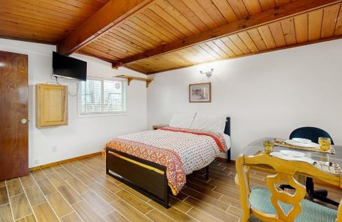 Mount Vernon House | Cozy Cabin at Blake's Skagit Resort - Pet Friendly Retreat