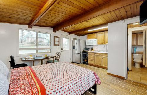 Mount Vernon House | Cozy Cabin at Blake's Skagit Resort - Pet Friendly Retreat
