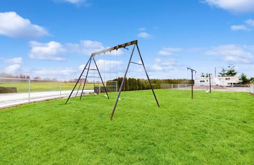 Mount Vernon House | Enjoy Pet-Friendly Comfort at Blake's Skagit Resort