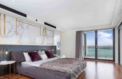 Blakehurst Other | Blakehurst · SYD Luxury cheerful water view holiday house