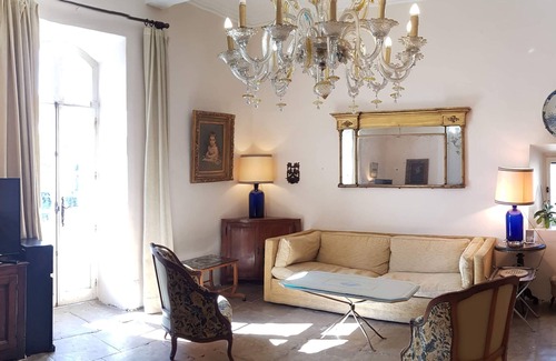 Cabrieres-d'Avignon Bed & Breakfast | Discover Blanche & Alienor's Room in Historic Cabrières d'Avignon