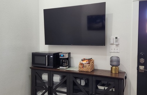 Graham House | Blanche's Loft: Ocean View Retreat with Spa & Family Amenities