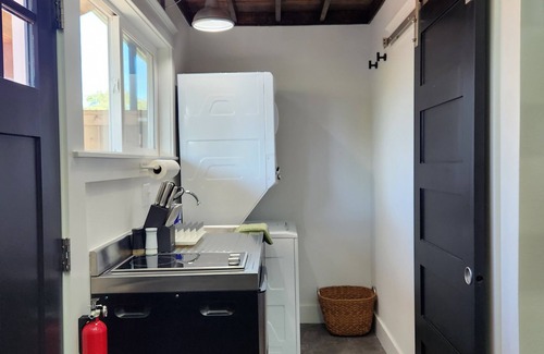 Graham House | Blanche's Loft: Ocean View Retreat with Spa & Family Amenities