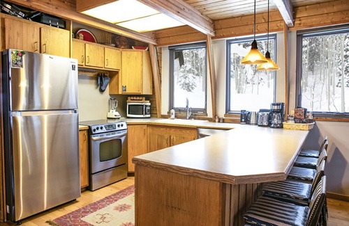 Salt Lake Mountain Resorts Cabin | Discover Blanche's Retreat - A Hidden Rustic Gem Awaits
