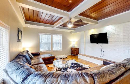 Bay Area House | Blanco's Bay: Family and Pet Friendly Retreat with 9.7/10 Rating