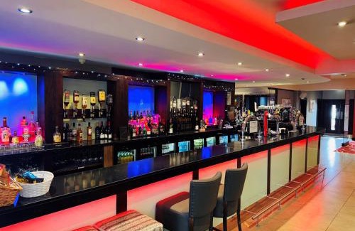 Port Talbot Hotel | Discover Blanco's Hotel: Family-Friendly with Great Amenities