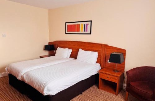 Port Talbot Hotel | Discover Blanco's Hotel: Family-Friendly with Great Amenities