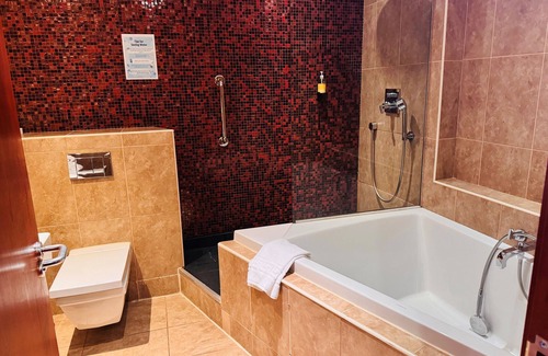 Port Talbot Hotel | Discover Blanco's Hotel Port Talbot: Family-Friendly Retreat