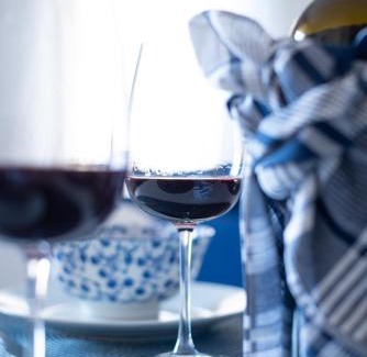 Valdepenas Apartment | Discover Blanco y Añil Plaza: Family-Friendly Getaway