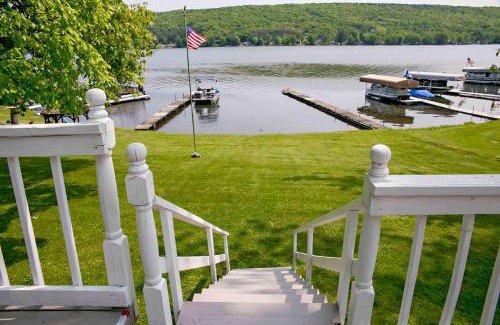 Hammondsport House | Breathtaking Blarney Bay on Waneta Lake: Family & Pet Friendly