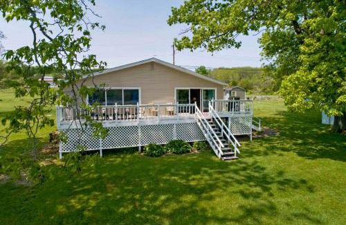 Hammondsport House | Breathtaking Blarney Bay on Waneta Lake: Family & Pet Friendly