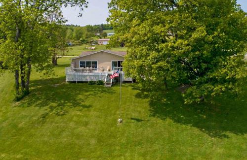 Hammondsport House | Breathtaking Blarney Bay on Waneta Lake: Family & Pet Friendly