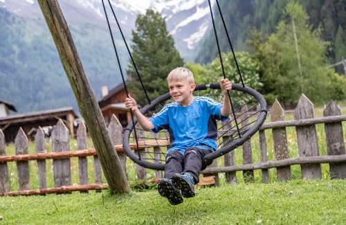 Val di Vizze Apartment | Experience Blasighof: Family-Friendly Stay with Breakfast
