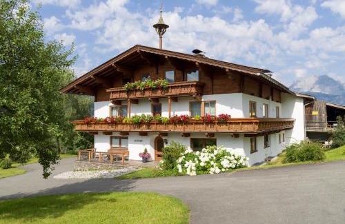 Altbach Apartment | Guest Rated 9.6: Family-Friendly Blattlhof Retreat