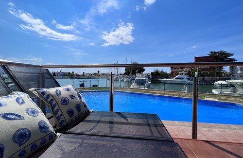 Santa Margarida Apartment | Experience Blau Apartamento: Canals & Sunset Views Await