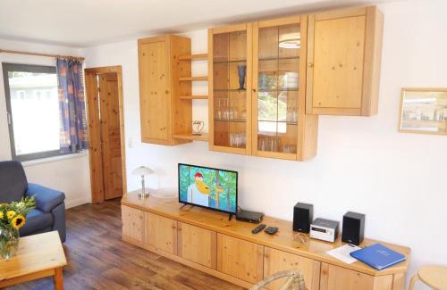 Klein Labenz House | Cozy Blaues Haus am See with Boat & Fireplace Amenities