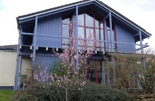 Hetzerath Apartment | Child-Friendly Retreat at Blaues Haus - Guest Rated 9.4