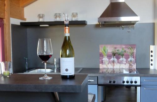 Hetzerath Apartment | Child-Friendly Retreat at Blaues Haus - Guest Rated 9.4