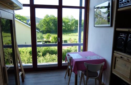 Hetzerath Apartment | Child-Friendly Retreat at Blaues Haus - Guest Rated 9.4