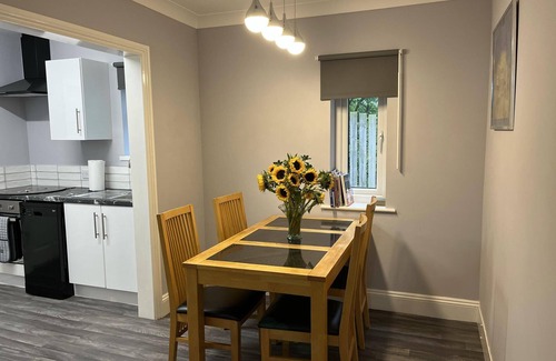 Blaydon on Tyne Apartment | Inviting 2 Bed Apartment with Hot Tub in Blaydon Burn