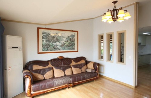 Namwon House | Inviting Blaze Resort Jeju: Family-Friendly with Dining Options