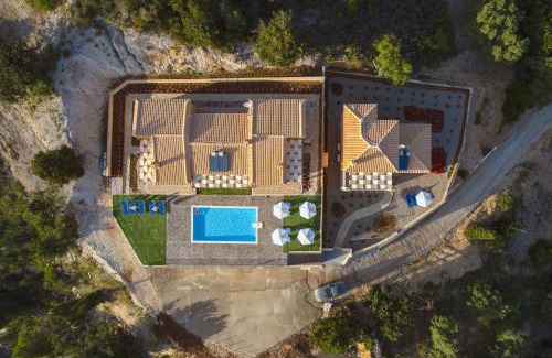 Lefkas Villa | Experience Ble on Blue: 4-Star Poolside Family Retreat
