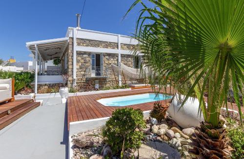 Adamas Villa | Discover Ble Oneiro Villa Crystal: Oceanfront Bliss Awaits