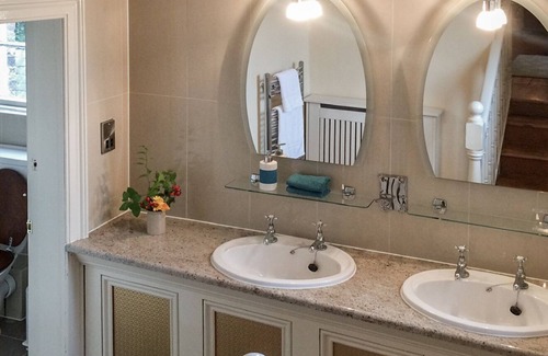Abbeyleix House | Discover Historic Elegance with Family and Pet-Friendly Comfort