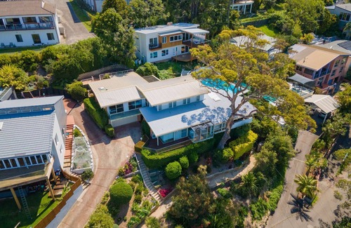 Terrigal House | Elegant Oceanview Retreat with Pet-Friendly Amenities
