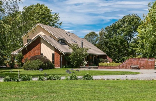 Blenheim House | Blenheim's best kept secret, Luxury B&B lodge - Champagne Room