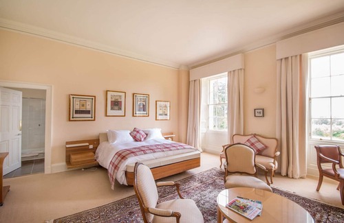 Forres House | Elegant Blervie House: 5-Star Retreat with Pool & Breakfast