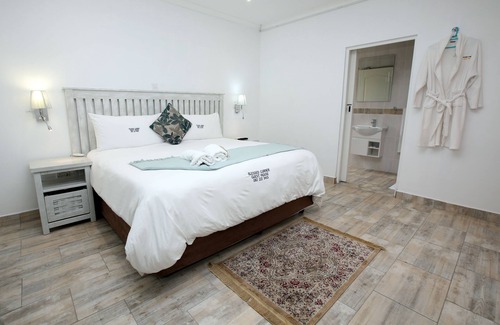 Berea House | Cozy Blessed Corner Guest House with Pool & Breakfast