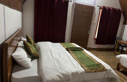 Kharsali Hotel | Discover Blessings Resort: Pet-Friendly Retreat with Hot Tub