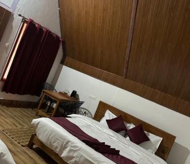 Kharsali Hotel | Discover Blessings Resort: Pet-Friendly Retreat with Hot Tub