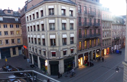 Historic Center Apartment | Central Bleu Mesange: 2BR, Family-Friendly & Top Rated