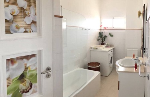 Tomar Apartment | Budget-Friendly Bleu Paradise with Kitchen & Chateau Views