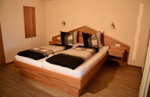 Ludwigswinkel Hotel | Charming Blick zum Maimont: Ideal for Families & Dining