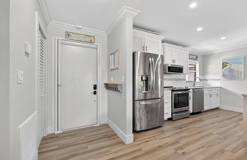 Sanibel Condo | Renovated Island Oasis with Ocean View & Pool at Blind Pass A205