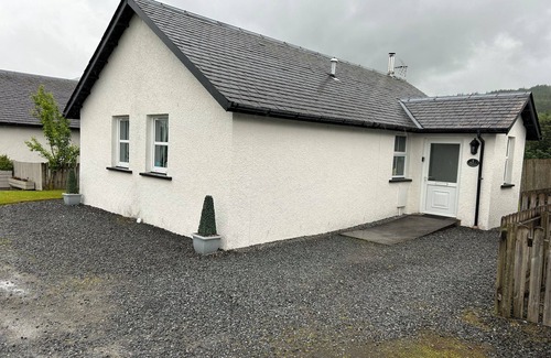 Killin Cottage | Relax at Blinkbonnie Cottage: A Country Retreat Awaits