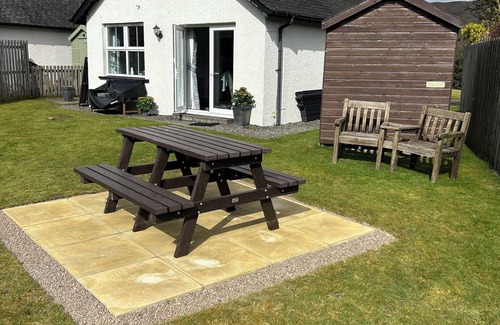 Killin Cottage | Relax at Blinkbonnie Cottage: A Country Retreat Awaits