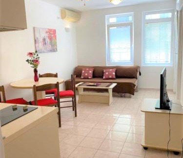 Maini Apartment | Pet-Friendly Bliss Apartments: Guest Rated 9.4/10